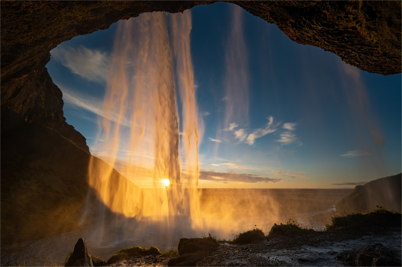 ICELAND Seljalandsfoss