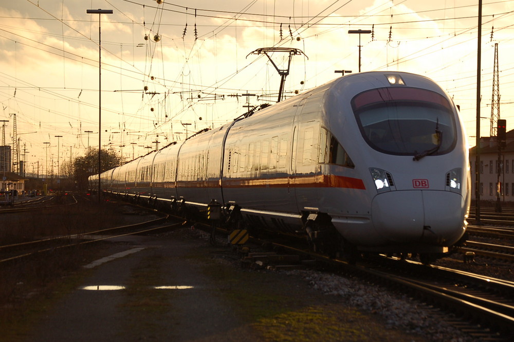 ICE_T im Bahnhofsvorfeld von Lichtenfels