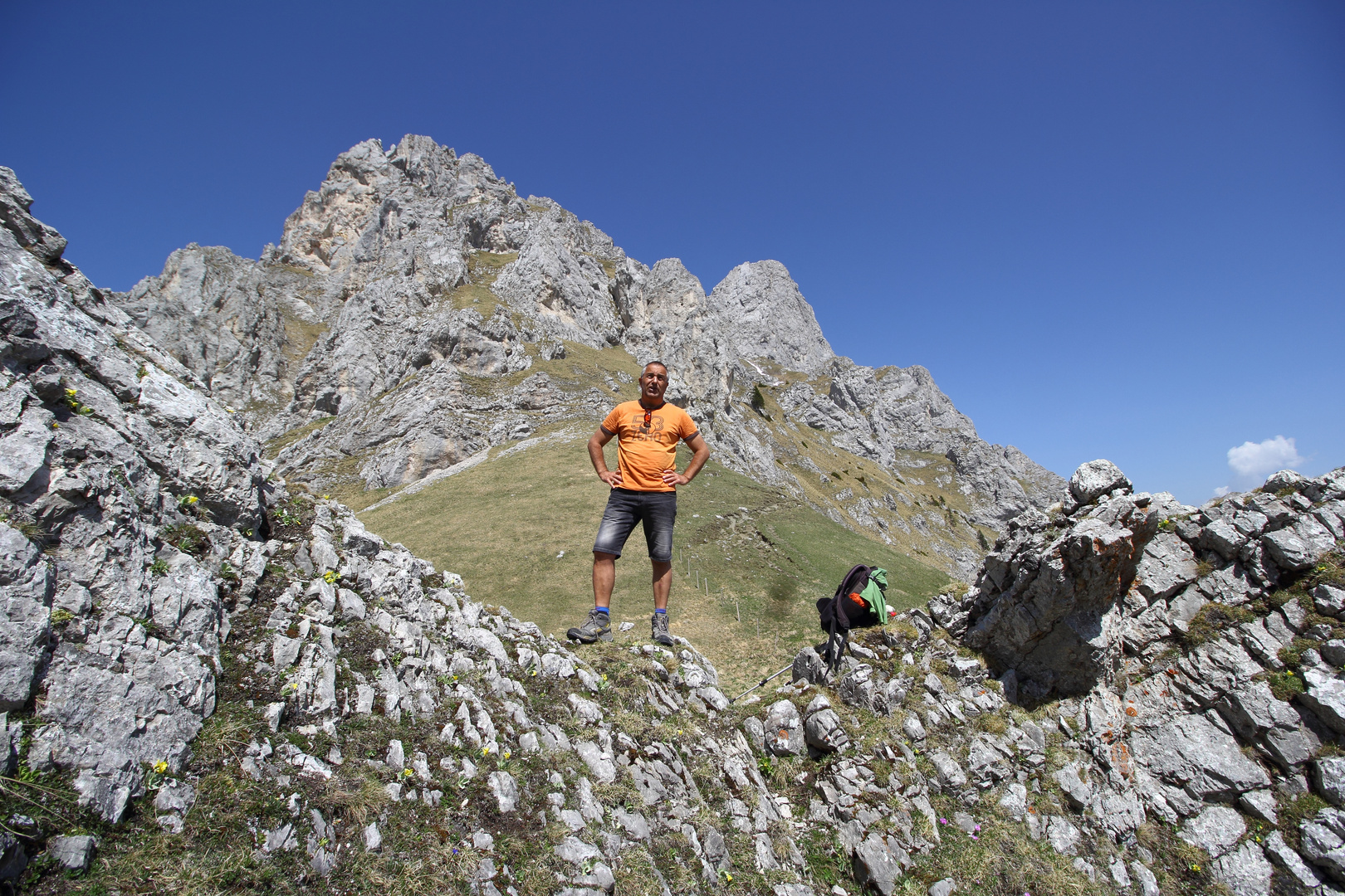 Ich - am Gehrenjoch 6 5 2018 - im Hintergrund- die Gehrenspitze 