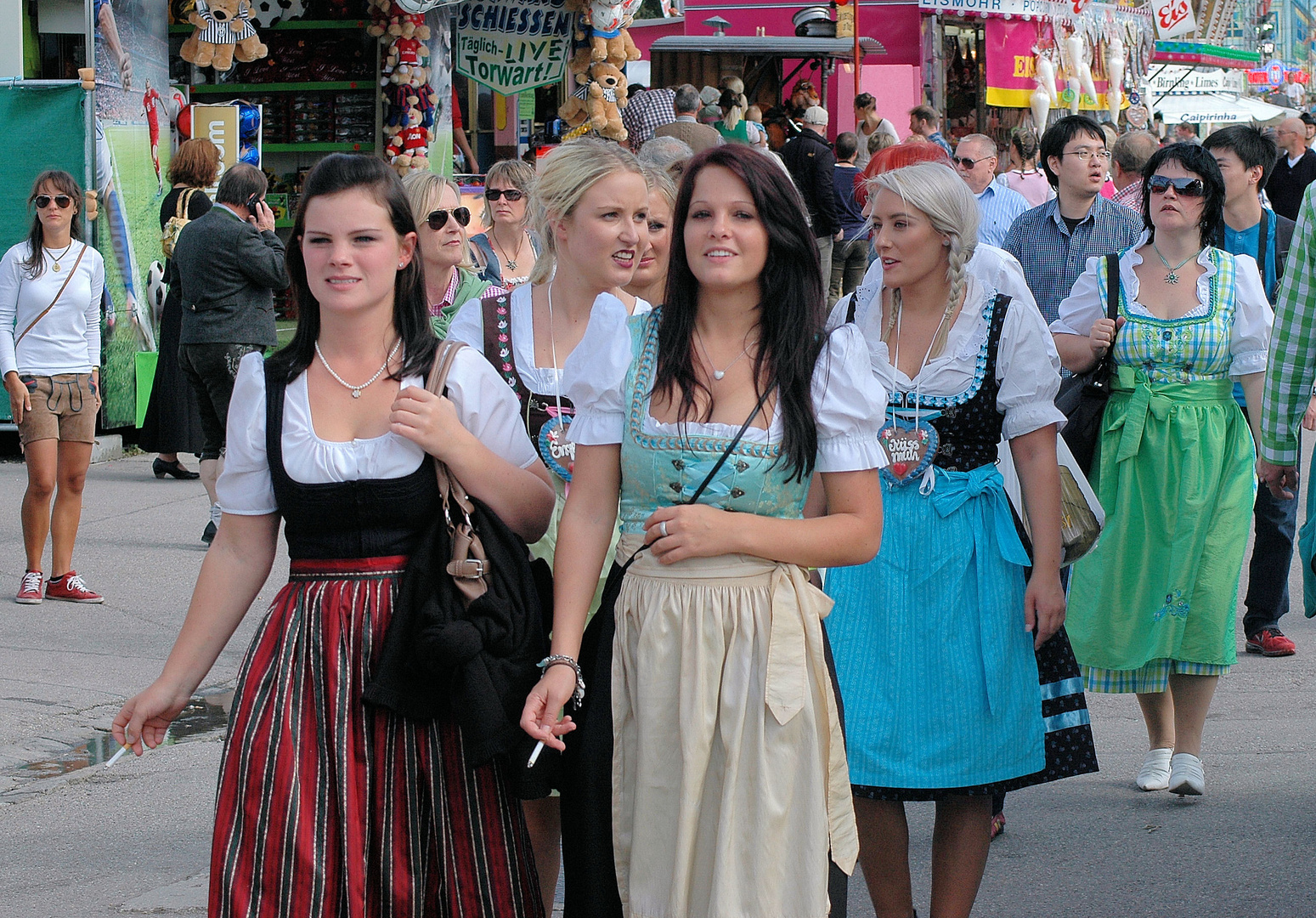 Ich beginne meine Oktoberfest - Impressionen mit einer Dirndlparade