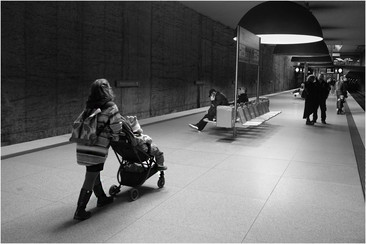 Ich hatte keine Wahl: An der U-Bahn-Station Westfriedhof herrscht Fotografierpflicht