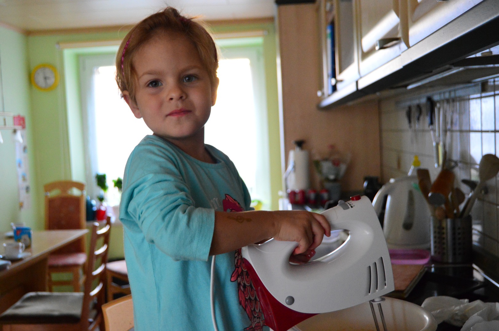 Ich helfe Omi beim Plätzchen backen