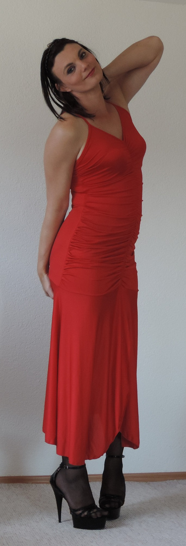 ich im roten Kleid 12