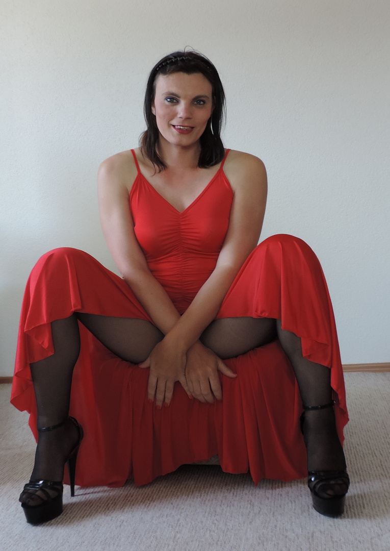 ich im roten Kleid 2