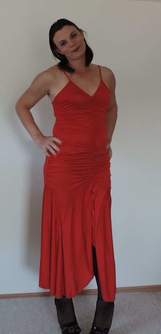 ich im roten Kleid 4