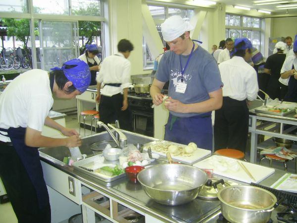 Ich in Japan beim Kochen