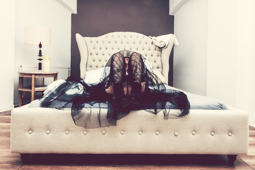 Ich Komm Heute Einfach Nicht Aus Dem Bett Foto Bild Erotik Indoor Menschen Bilder Auf Fotocommunity