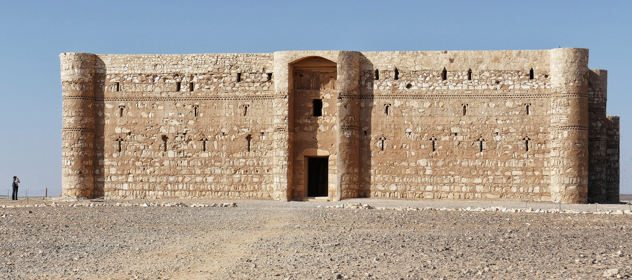 Ich kriegs auch hochkant hin -Qasr al-Kharana Wüstenschloss