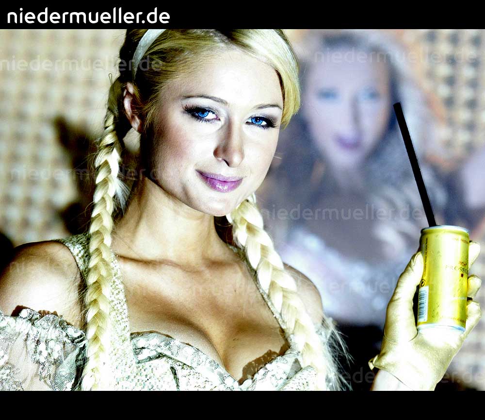 „Ich liebe diese wunderschönen Kleider“  Paris Hilton