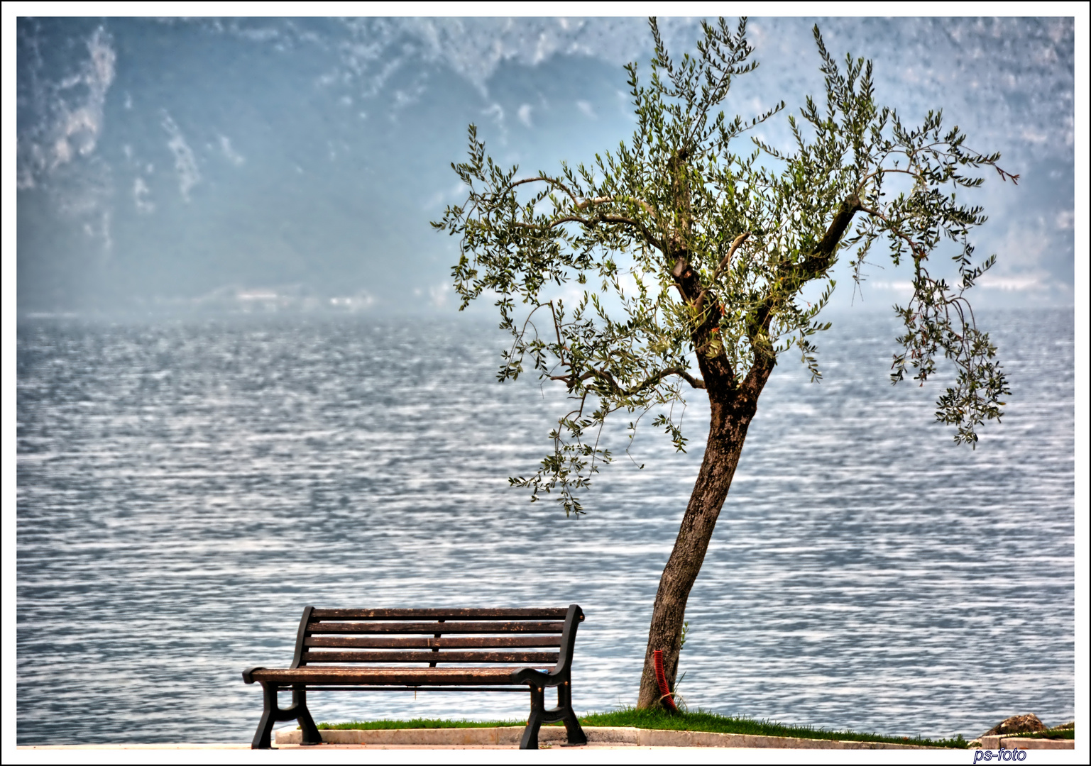 Ich mag zu fotografieren Bänke-Gardasee