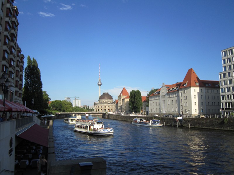 Ich stehe auf der Brücke