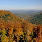 Ich stehe in Frankreich auf der Hohenburg und schaue in die Pfalz, die Wegelnburg links im Bild...