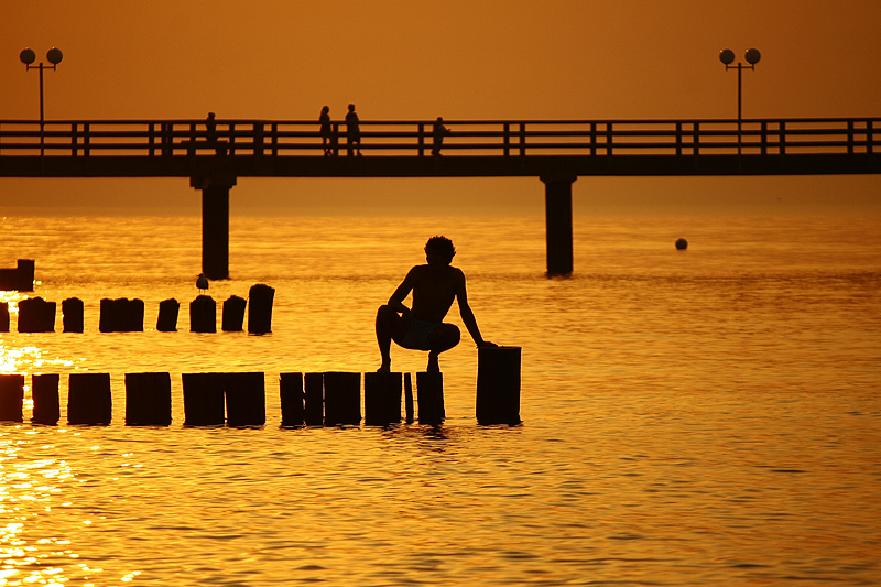 "ich tanz denn mal in der sonne ... am meer... auf was holzigem... "