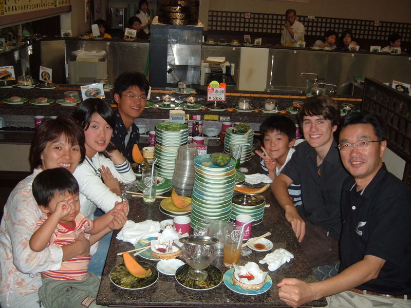 Ich und meine Gastfamilie in in einer Sushibar