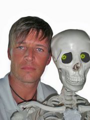 Ich und Mr. Bones beim Anatomie lernen