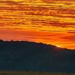 Ich war nahe dran... :-)) Mit 300 mm Festbrennweite einen Sonnenaufgang zu gestalten und...