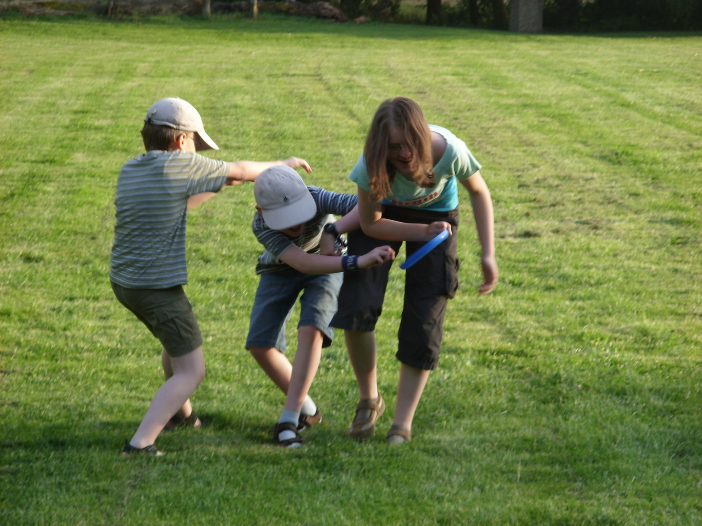 ...ich will die Frisbee...