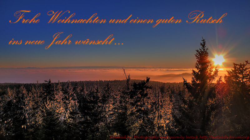 Gemalte Weinlese frohe Weihnachten und guten Rutsch ins Neue Jahr-typografische Gestaltung mit roter Glaskugel - Download Kostenlos Vector, Clipart Graphics, Vektorgrafiken und Design Vorlagen