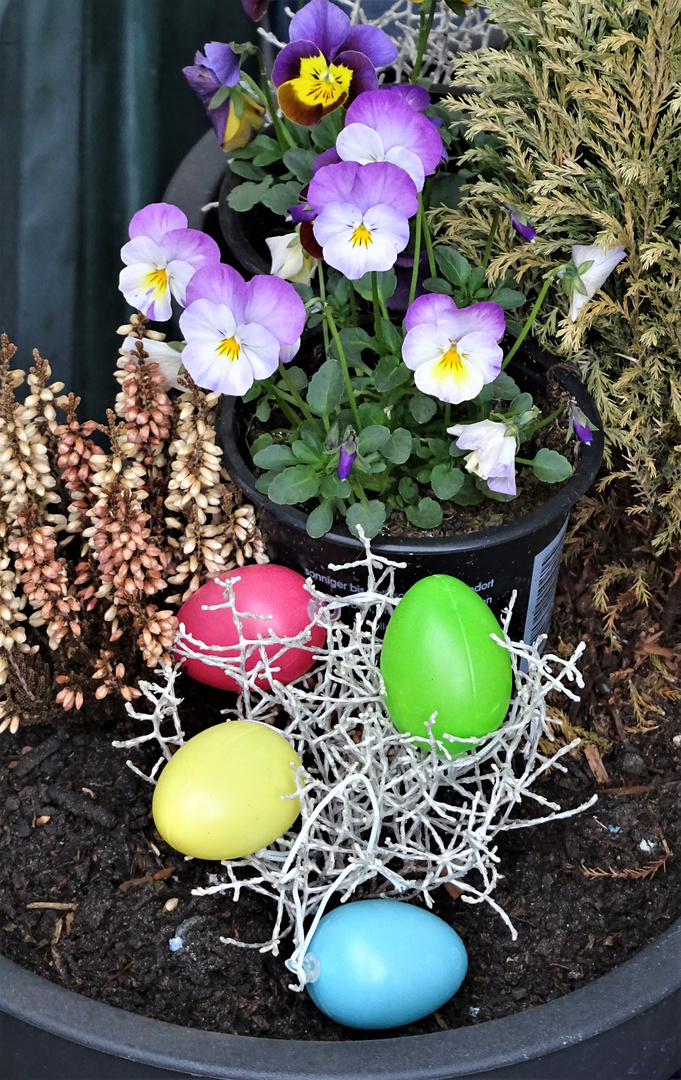 Ich wünsche Euch ein wiunderschönes Osterfest.