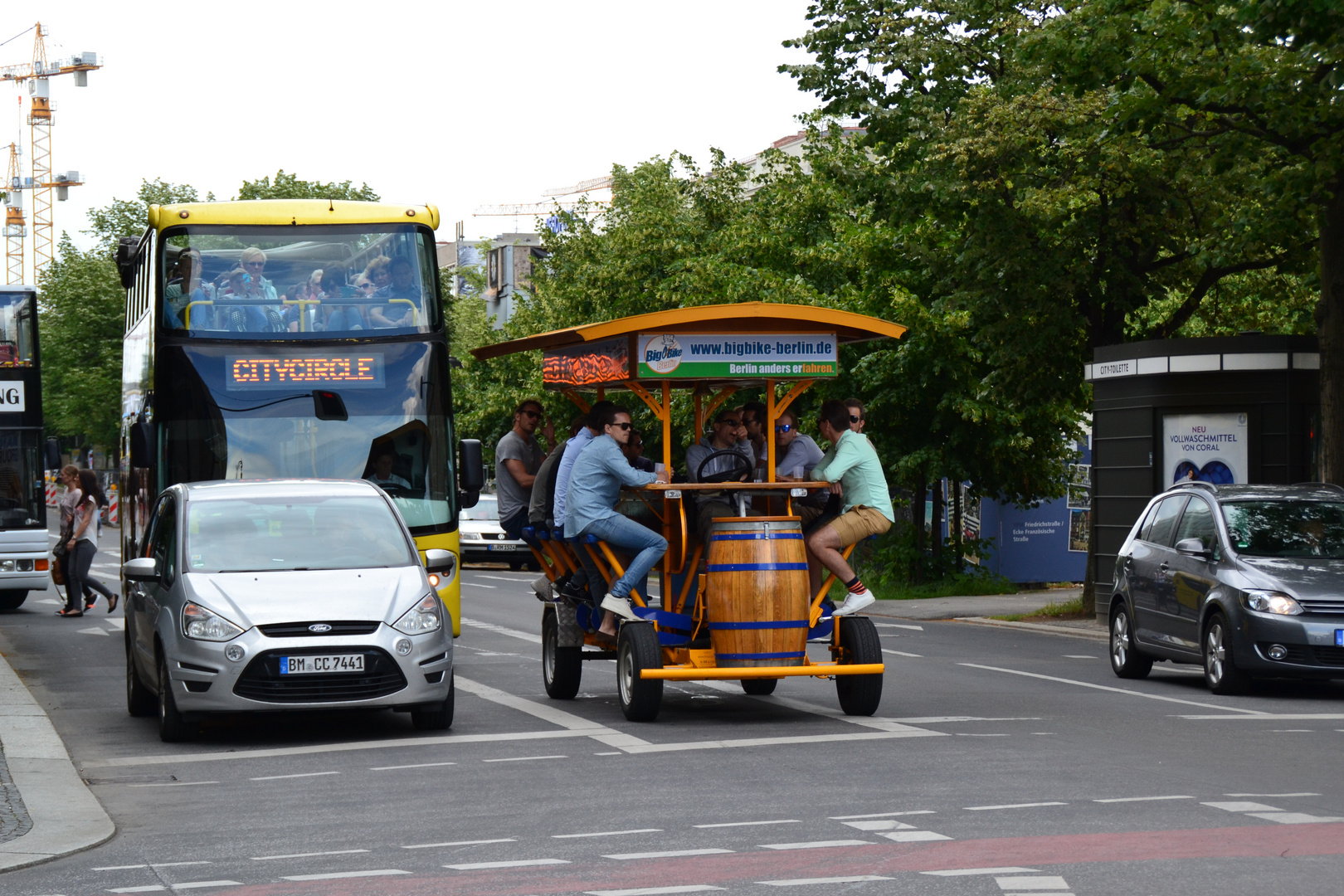 Ich würde die rechte Citytour wählen;-)