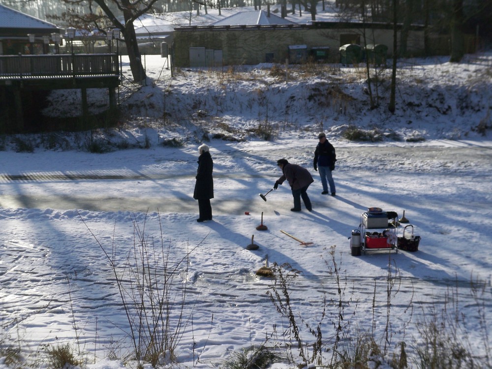 ....Ideales Wetter zum Eisstockschießen..