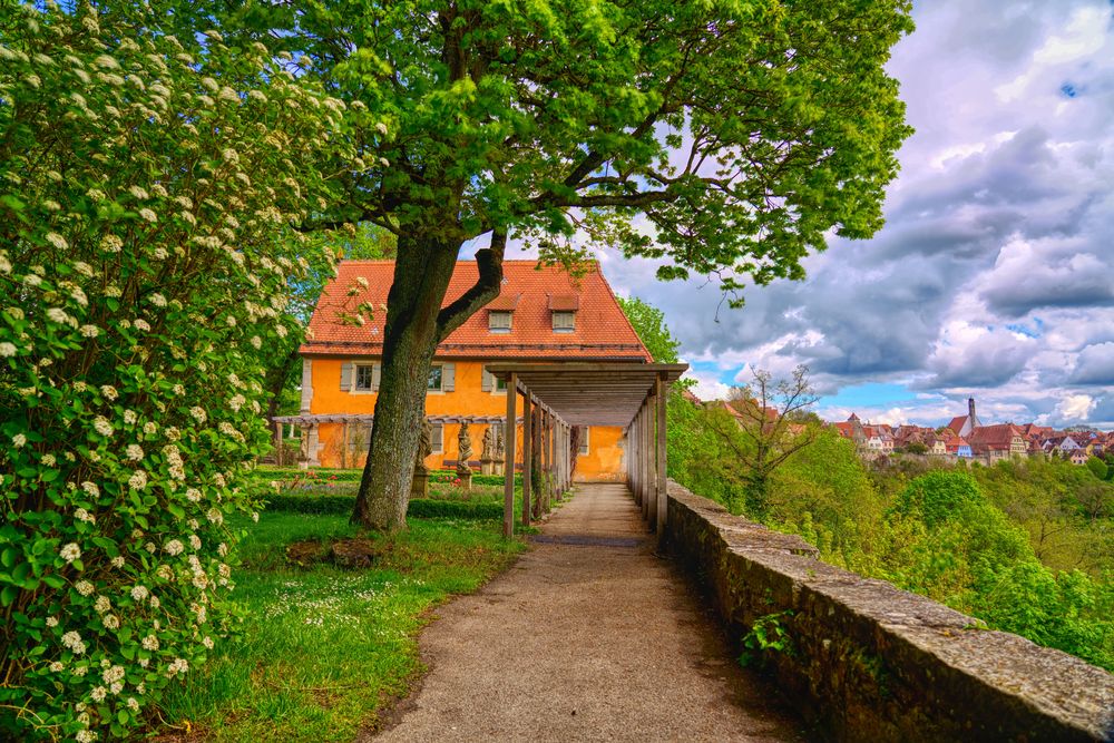 Idylischer Schlossgarten