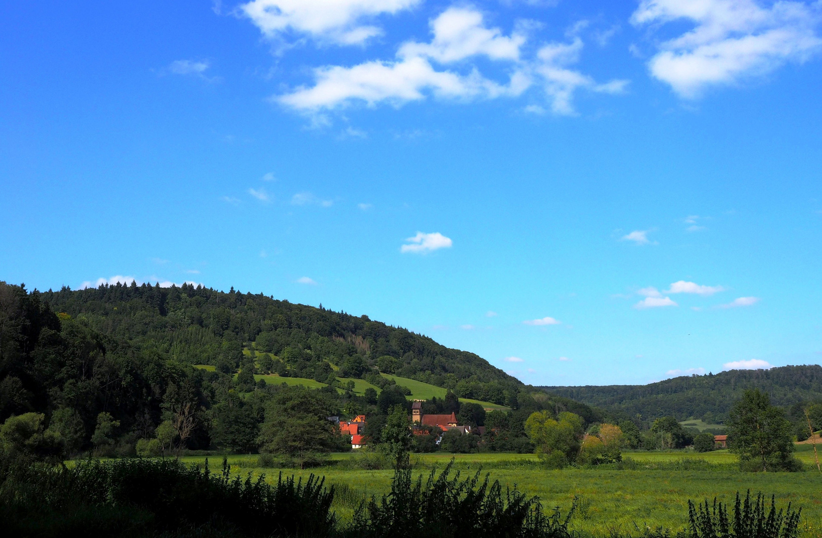 Idyllisch am Ufer der Jagst gelegen