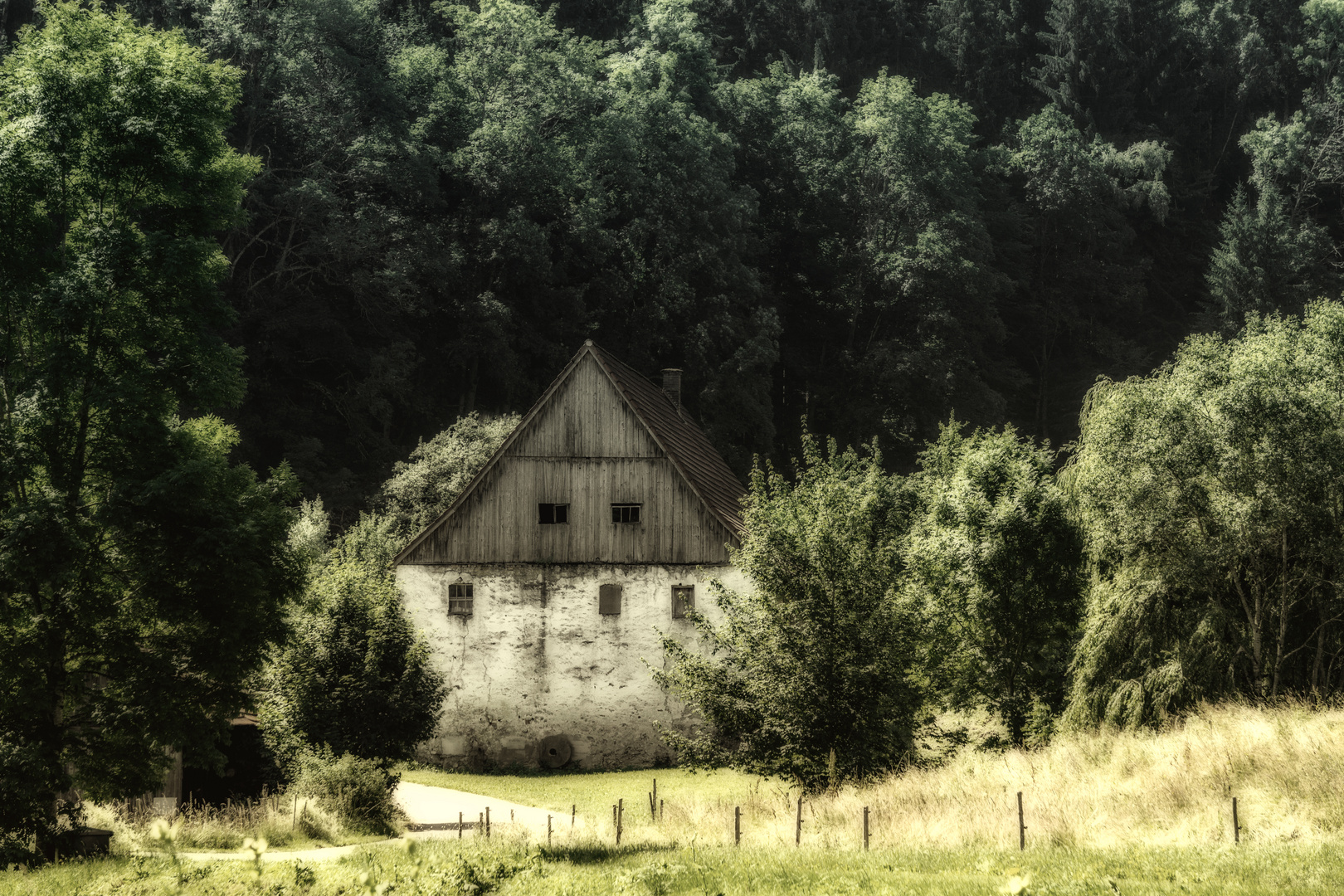 Idyllisch gelegen, die alte Griesmühle im Griestal (Ostallgäu)