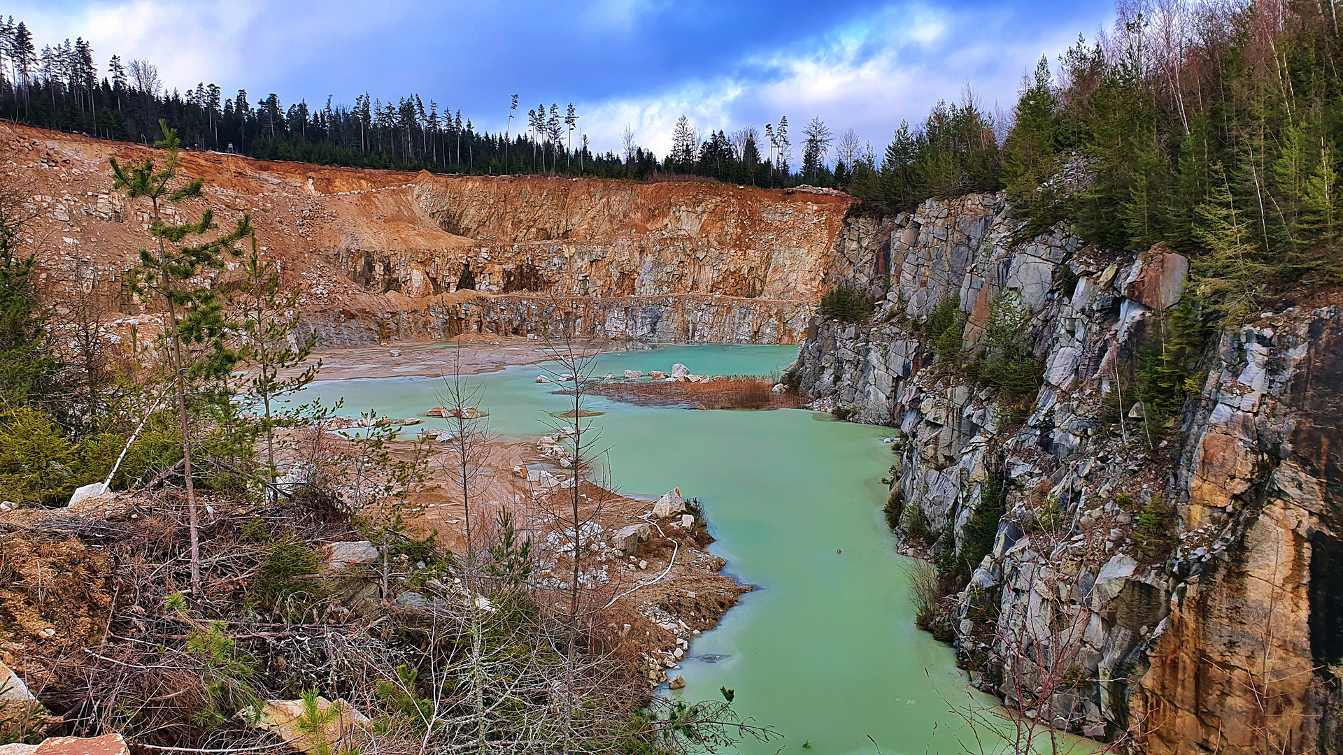 Idyllisch gelegener Steinbruch Zufurt im Fichtelgebirge 