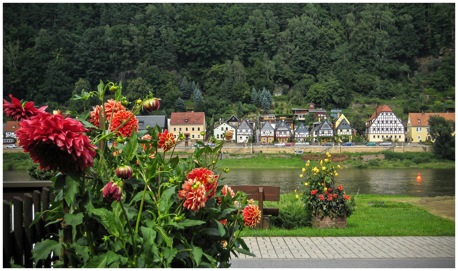 Idyllische Uferzeile