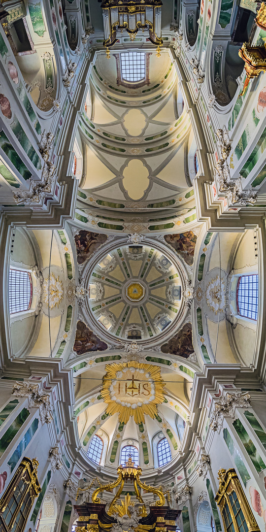 Iesum Habemus Socium. Kuppel der Jesuiten-Kirche Mannheim.