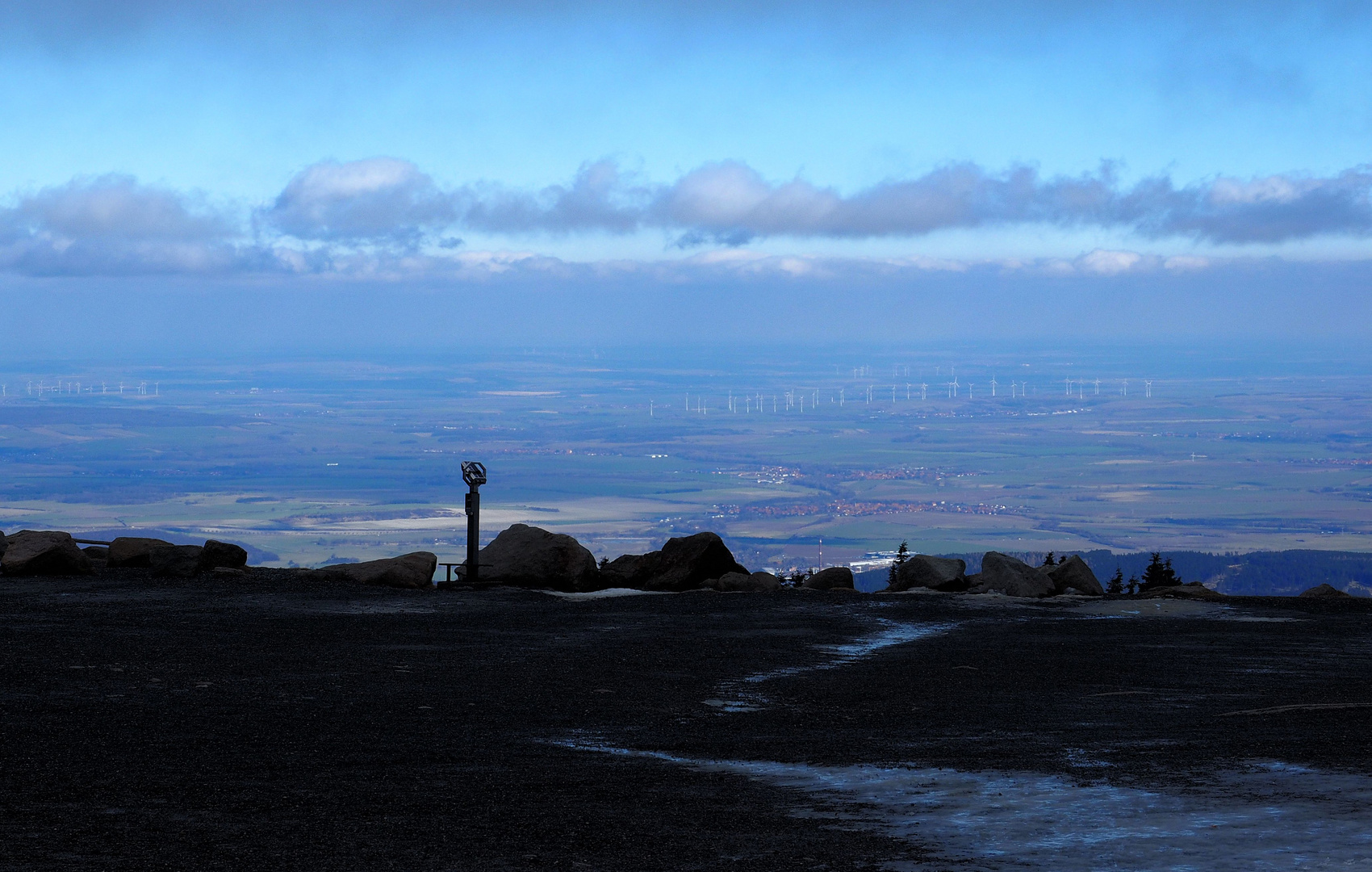 Igitt nicht mal auf dem Brocken entgeht man den Windrädern... auch da sieht man sie grummel...