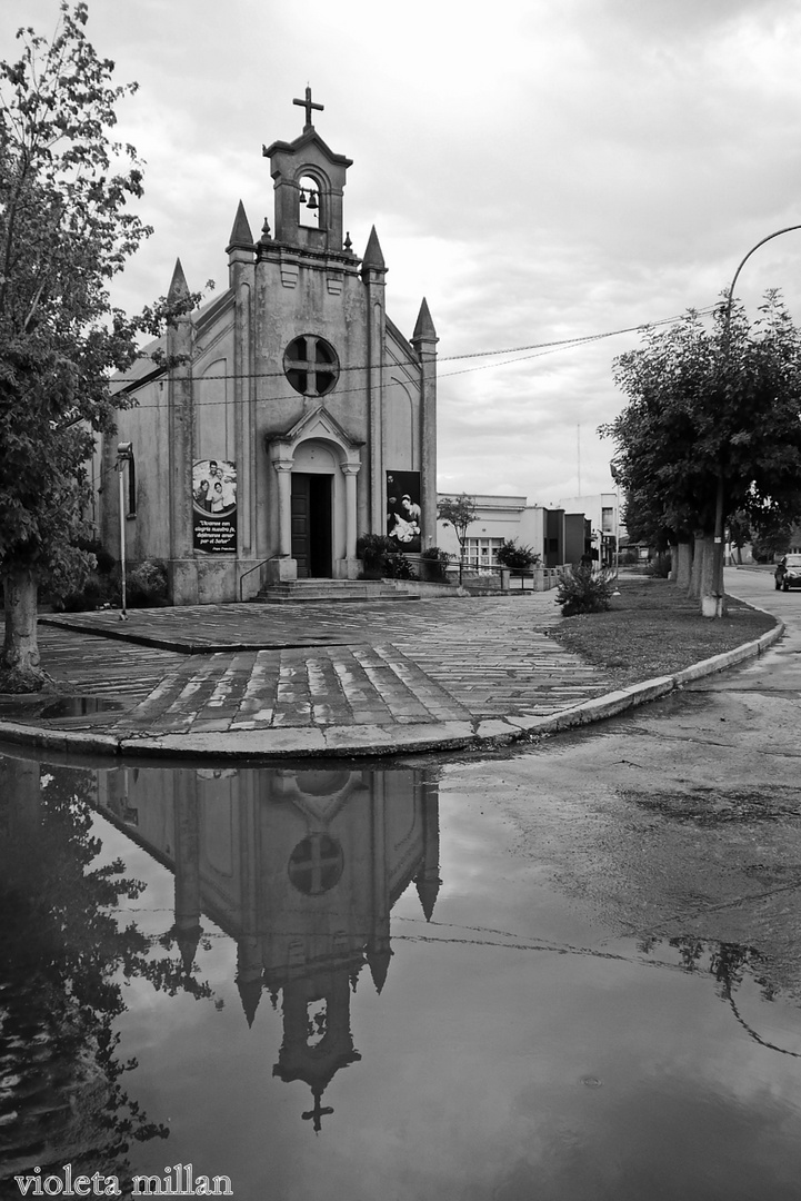 IGLESIA DE LA COMUNIDAD DE NICANOR OTAMENDI