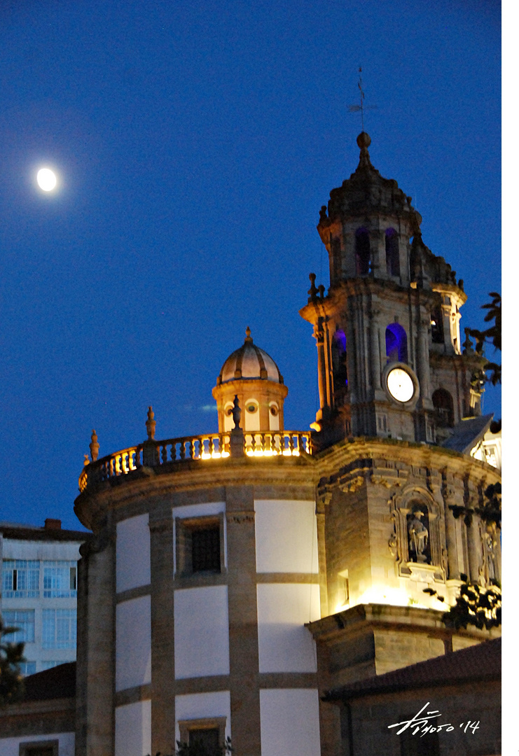 Iglesia de la Peregrina nocturna - Pontevedra