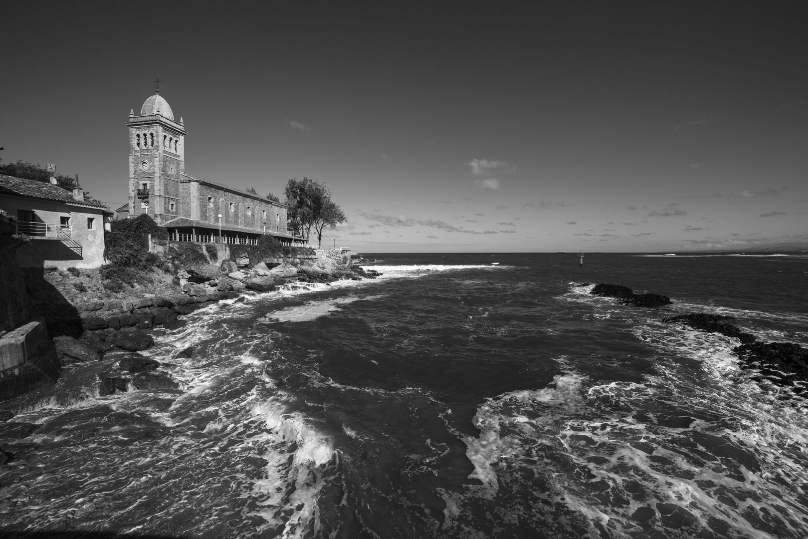 IGLESIA DE LUANCO ALADO DEL MAR