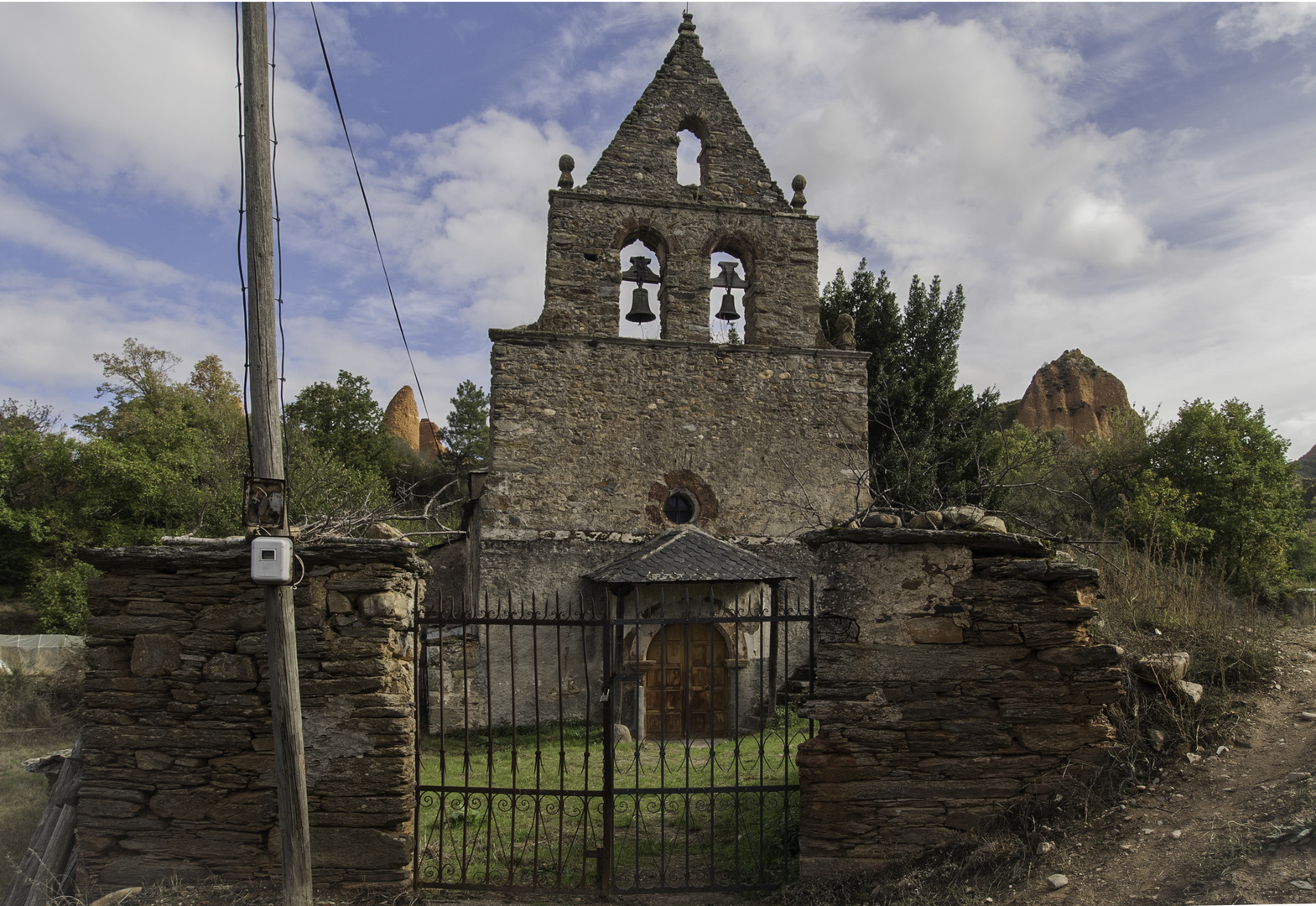 IGLESIA DE ORIGEN ROMÁNICO