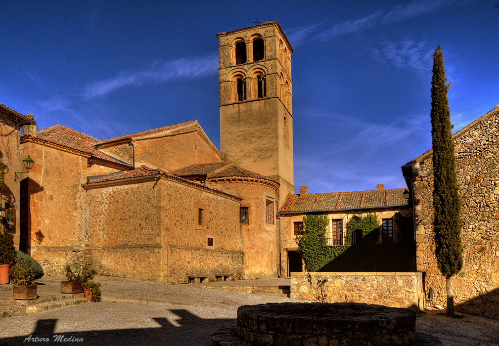 IGLESIA DE PEDRAZA AL ATARDECER