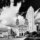 Iglesia de San José y edificio Bankunion.