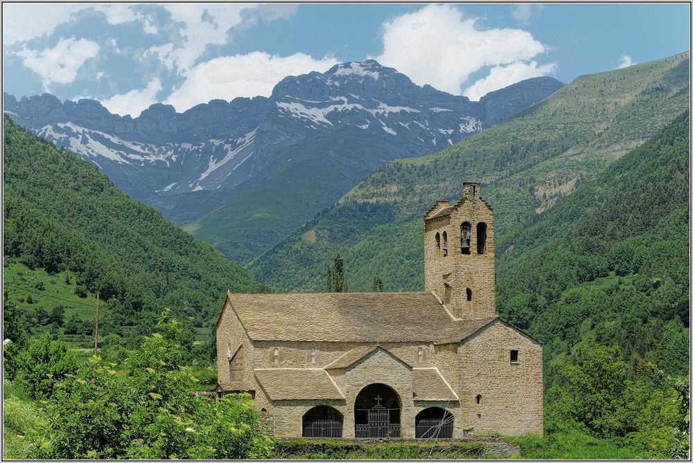 Iglesia de San Miguel mit Monte Perdido