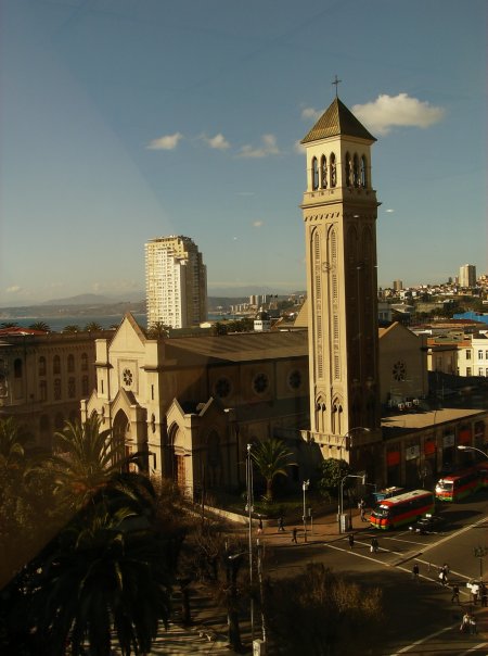 Iglesia desde lo alto + Plaza Victoria + Valparaiso + Chile