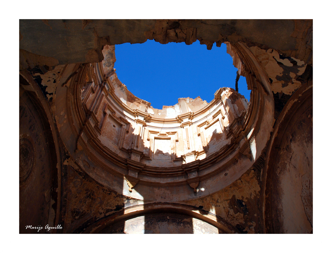 Iglesia en ruinas en Belchite viejo