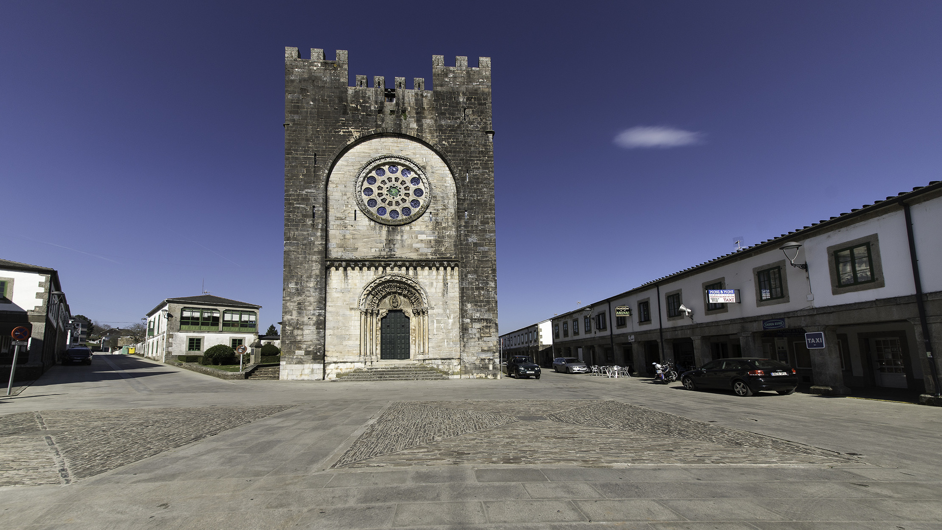 IGLESIA-FORTALEZA DE PORTOMARÍN. Lugo