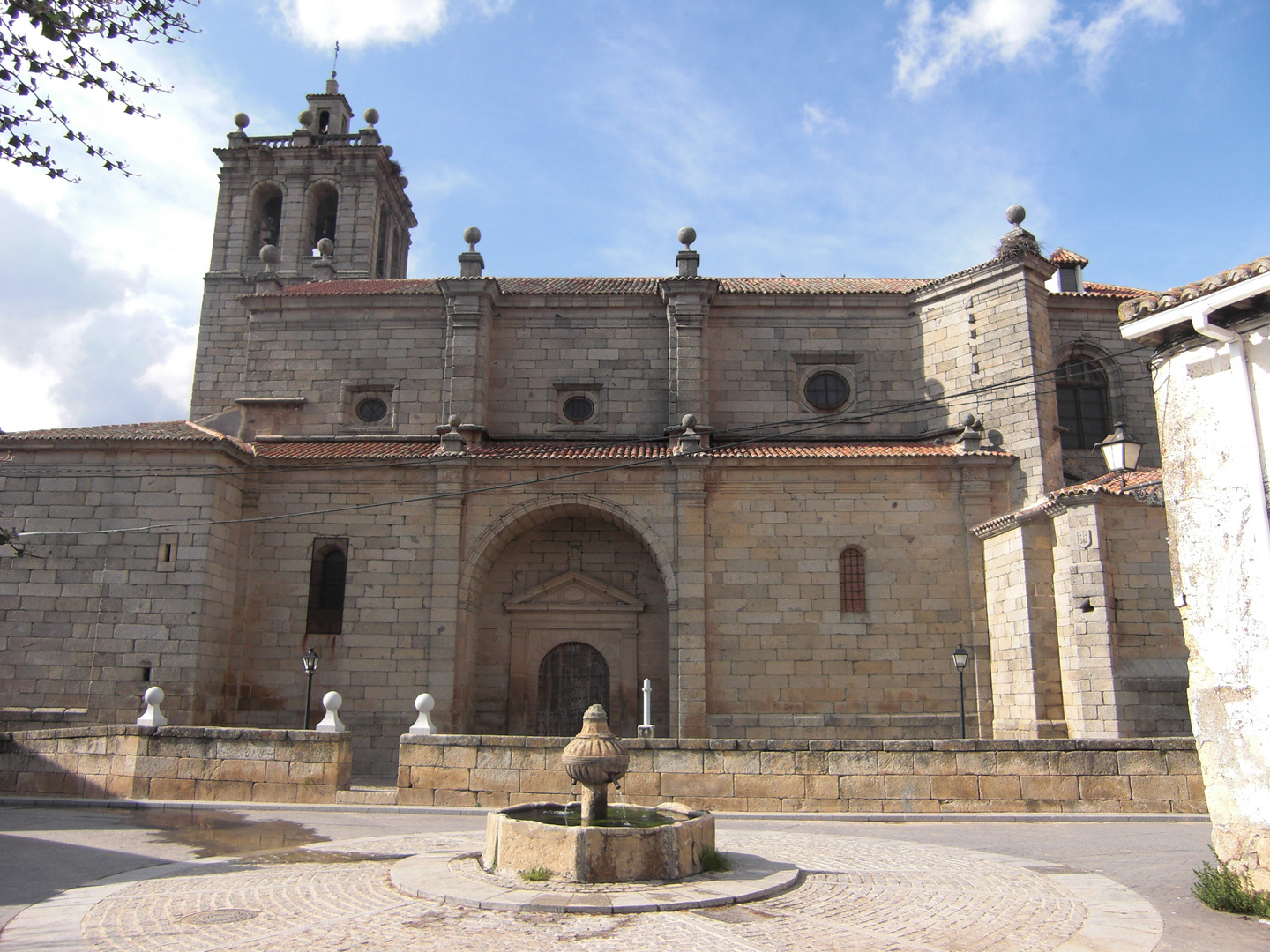 Iglesia y Pilon de Navamorcuende (Toledo)