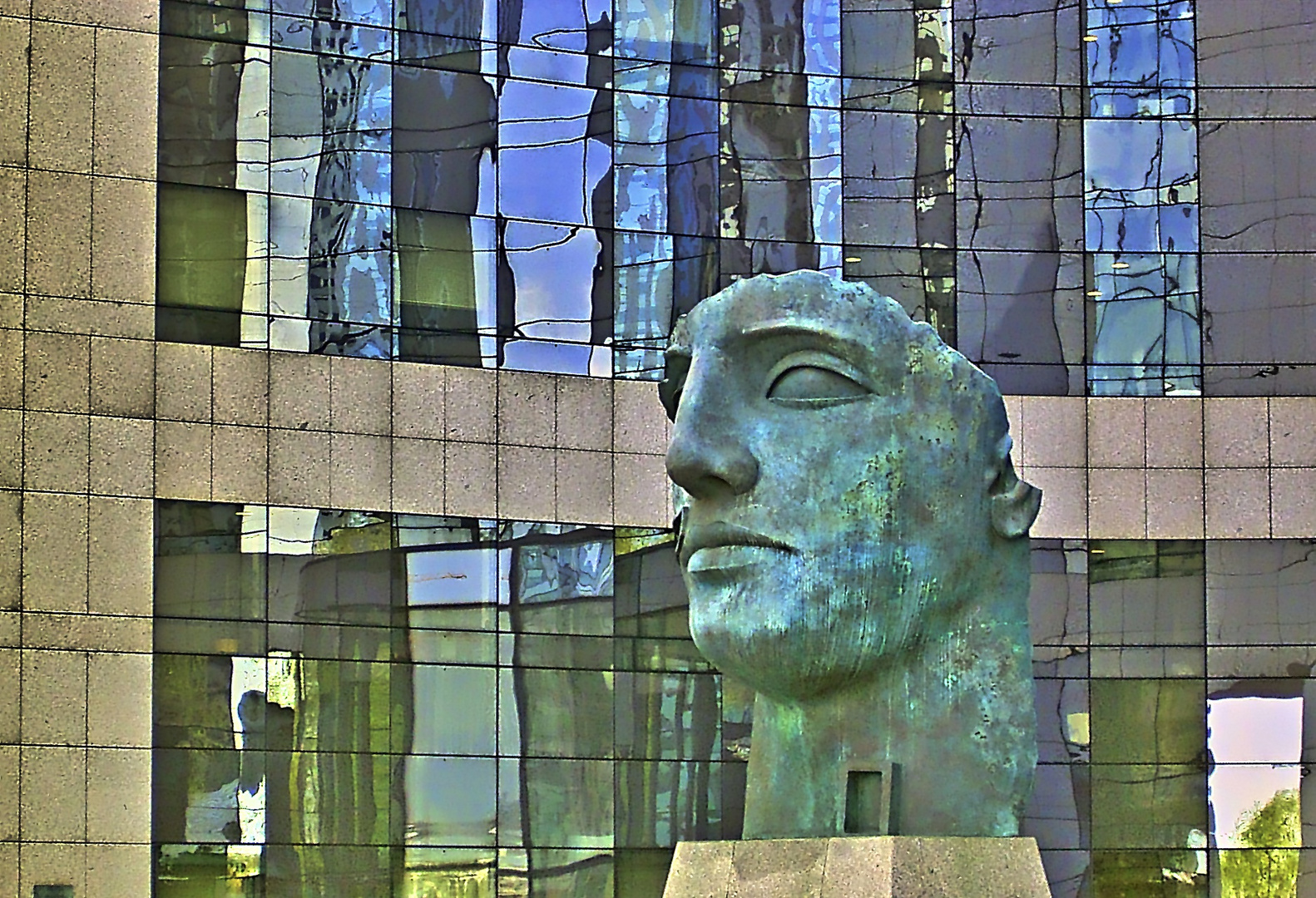 Igor Mitorajs Tyndareus Statue am Grande Arche