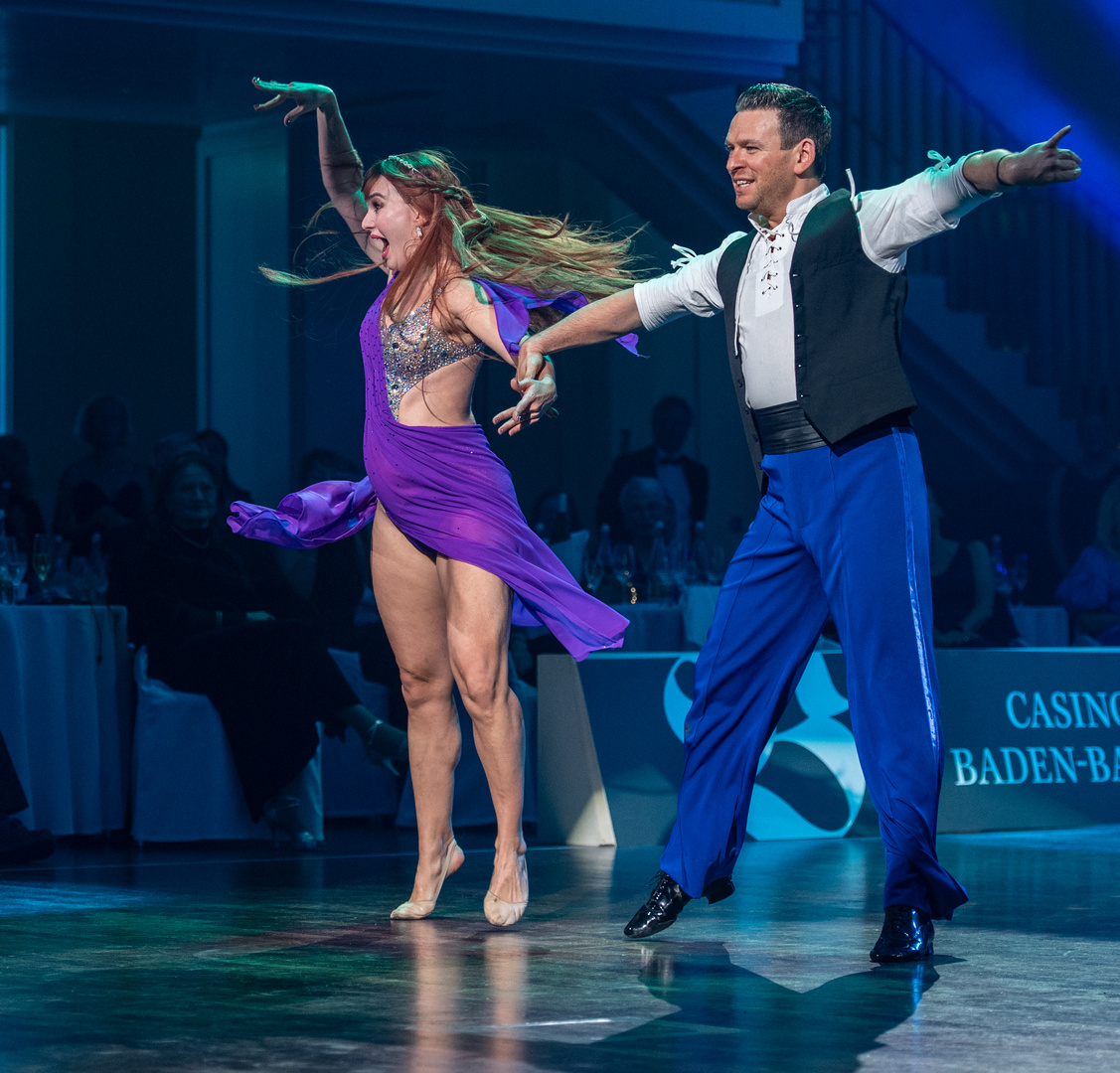 Igor Pokasanew & Renata Lusin bei einer Discofox Choreografie