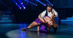 Igor Pokasanew & Renata Lusin bei einer Discofox Choreografie