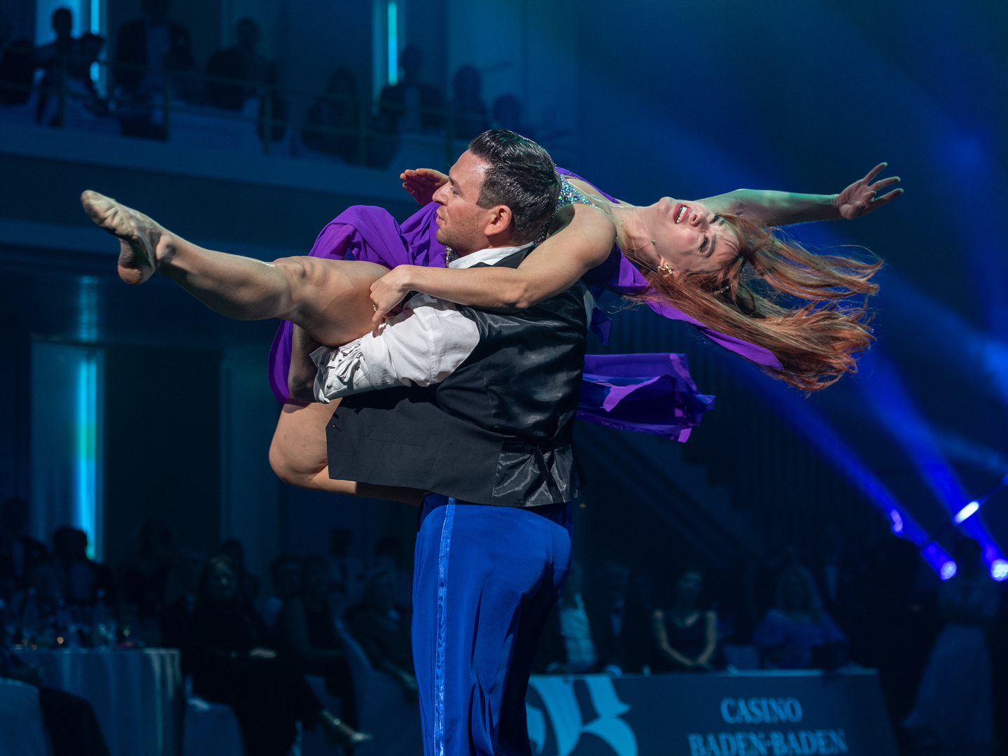 Igor Pokasanew & Renata Lusin bei einer Discofox Choreografie