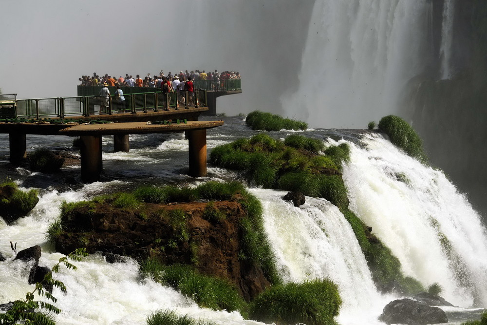 Iguacu - Plattform im ewigen Regen.