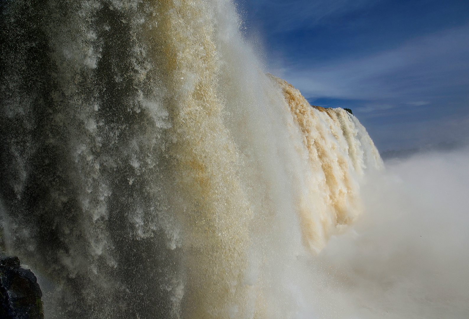 Iguazú - power