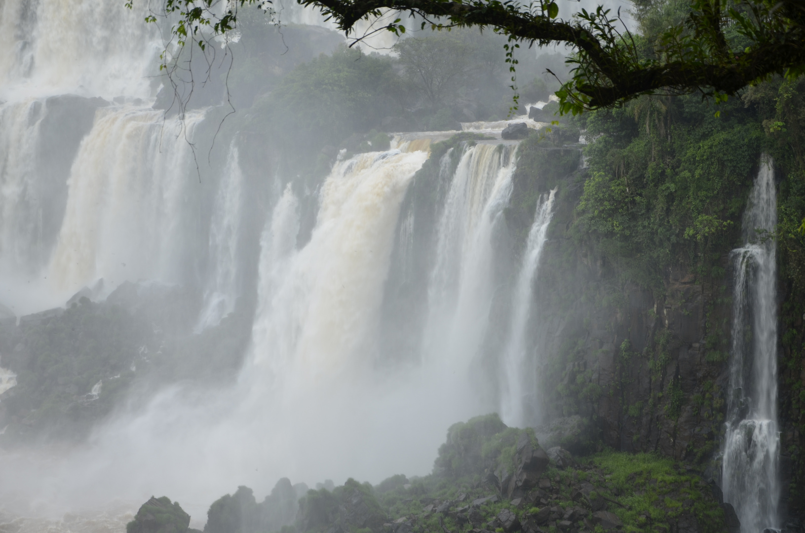 IGUAZU WASSERFÄLLE AUF DER ARGENTINISCHEN SEITE